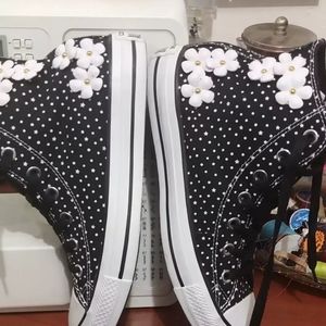 🌼Adorable Daisy Polka Dot Converse🌼